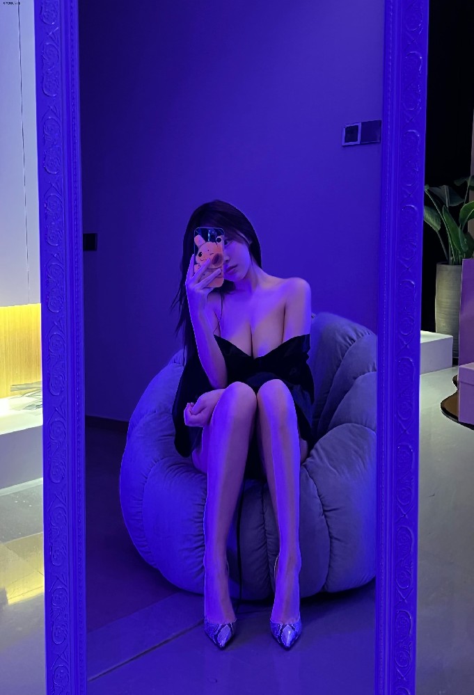 奔跑的晶骡儿 02-22更新 抖音维密圈 透视露肩睡衣【15P】