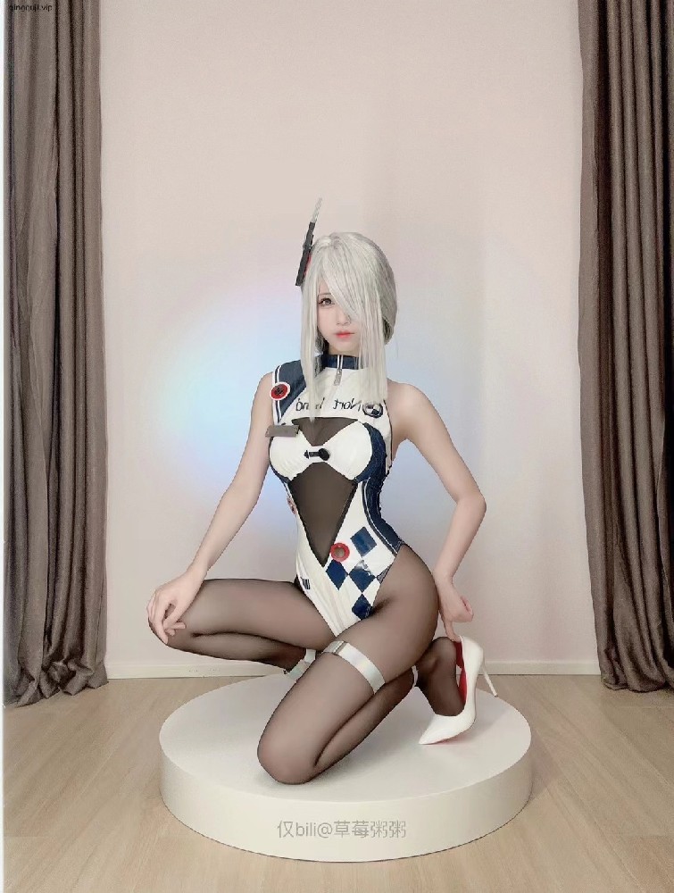 十万口草莓粥粥 - 连衣黑丝cos