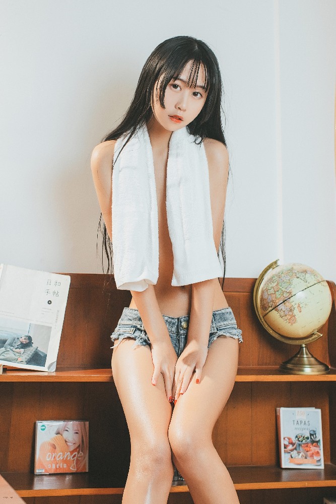 萌芽儿 少女午后