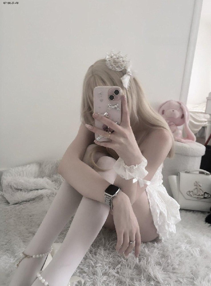 真中合欢 - 学妹的白丝大长腿