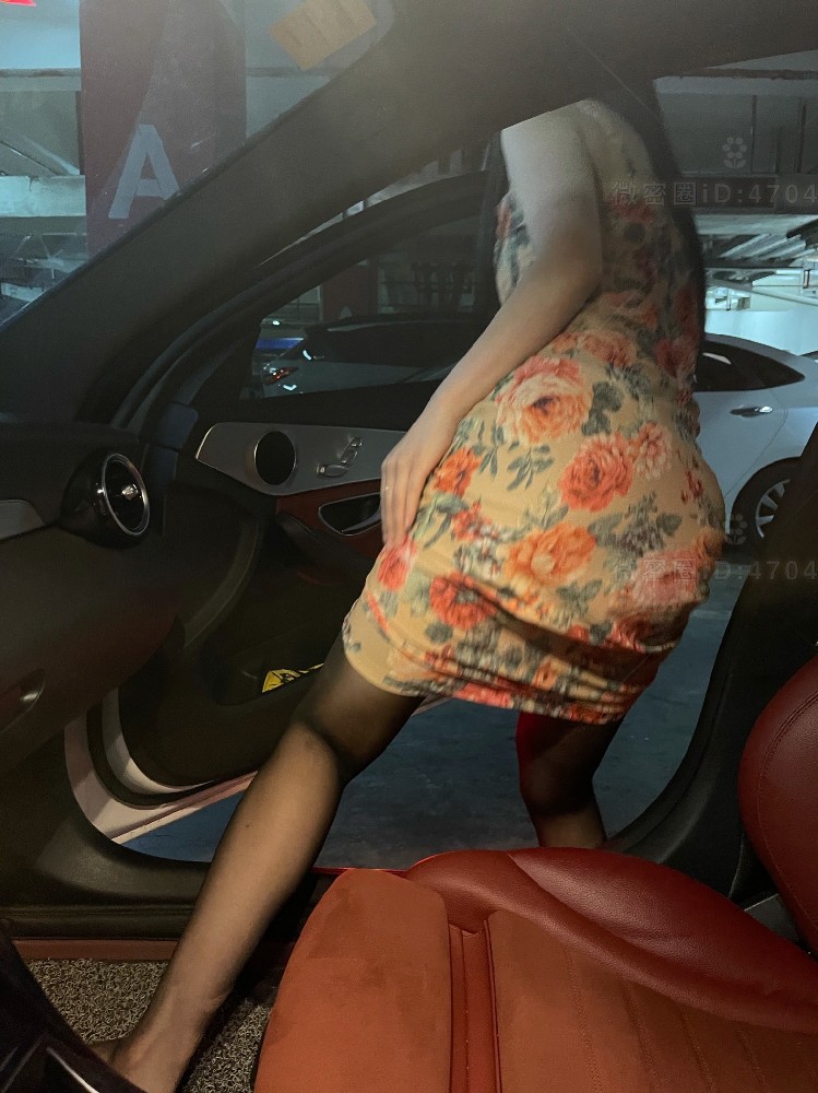 牛奶里的果汁 - 碎花裙搭配油亮肉丝➕黑丝