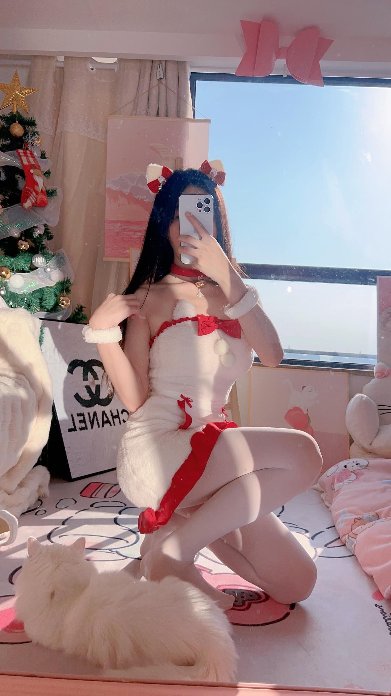 小萌子 - 白色女仆