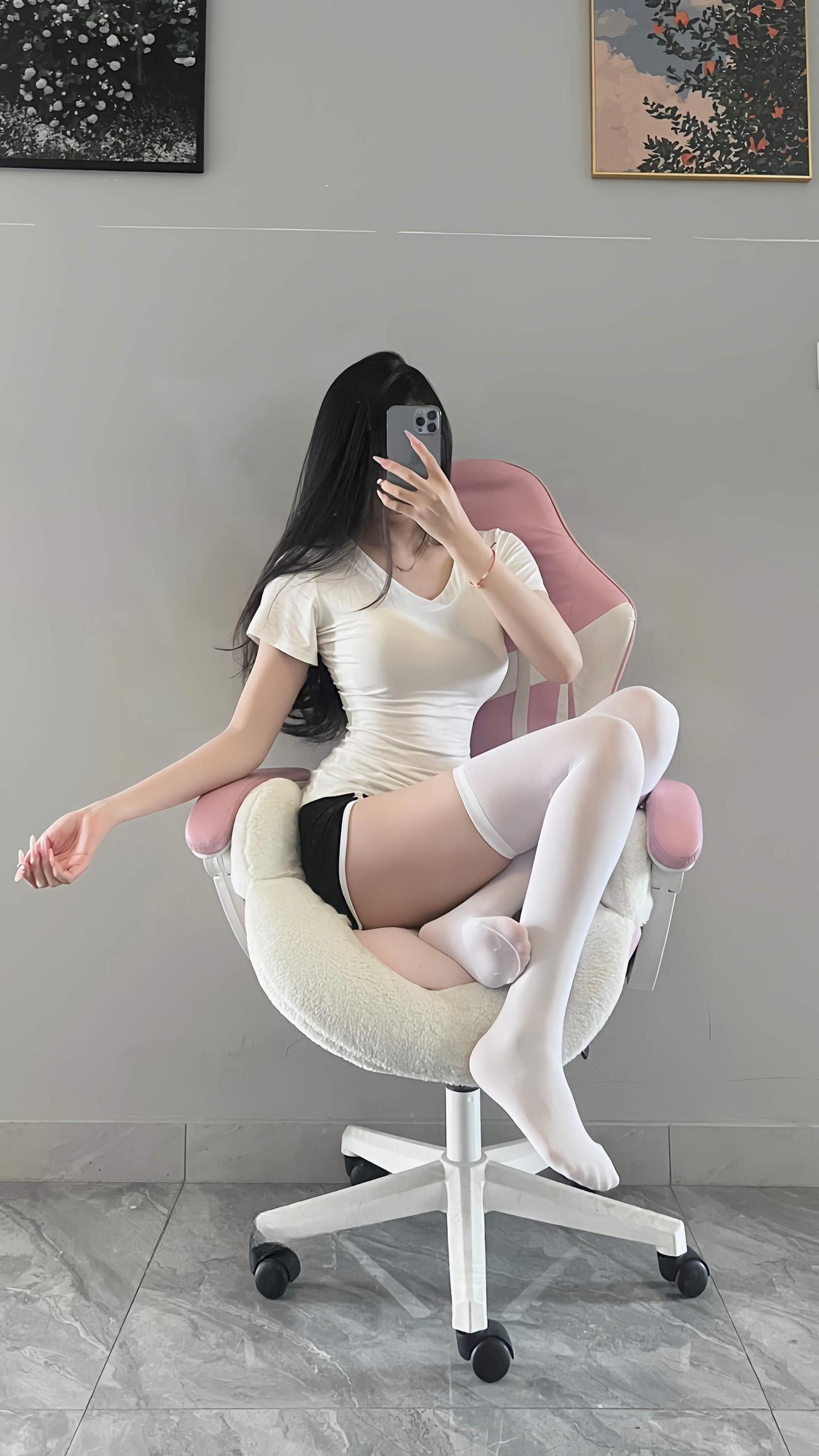 关关雎鸠 - 过膝白丝腿