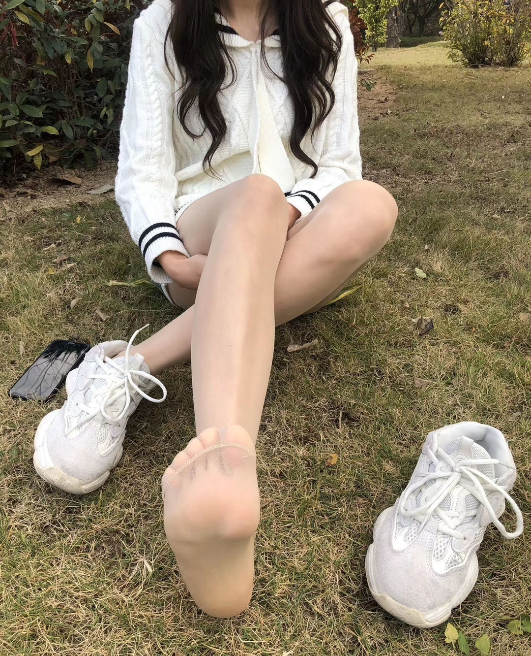 无敌哒小姨妈 - 户外肉丝足