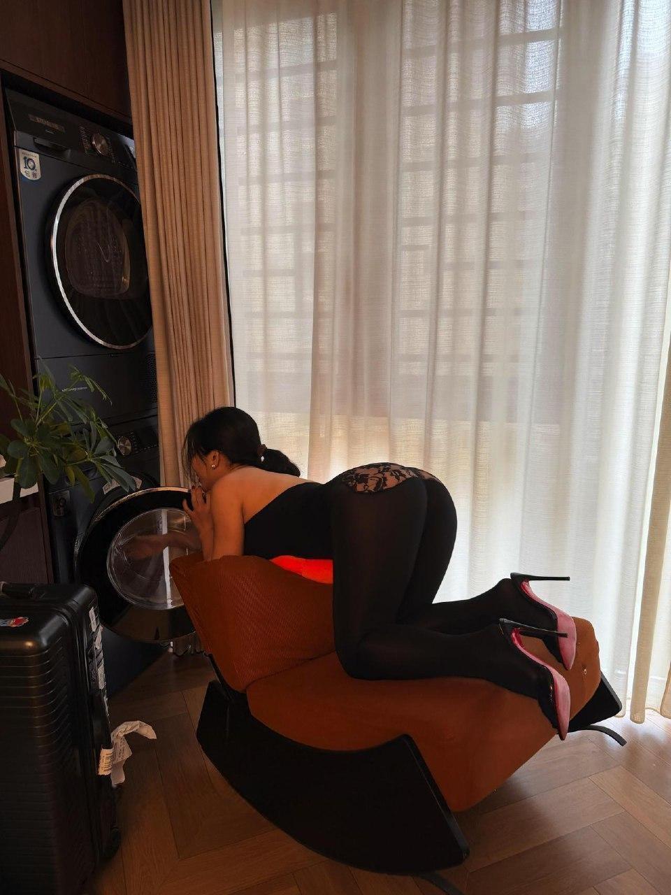 芳姨 - 束身连体黑丝