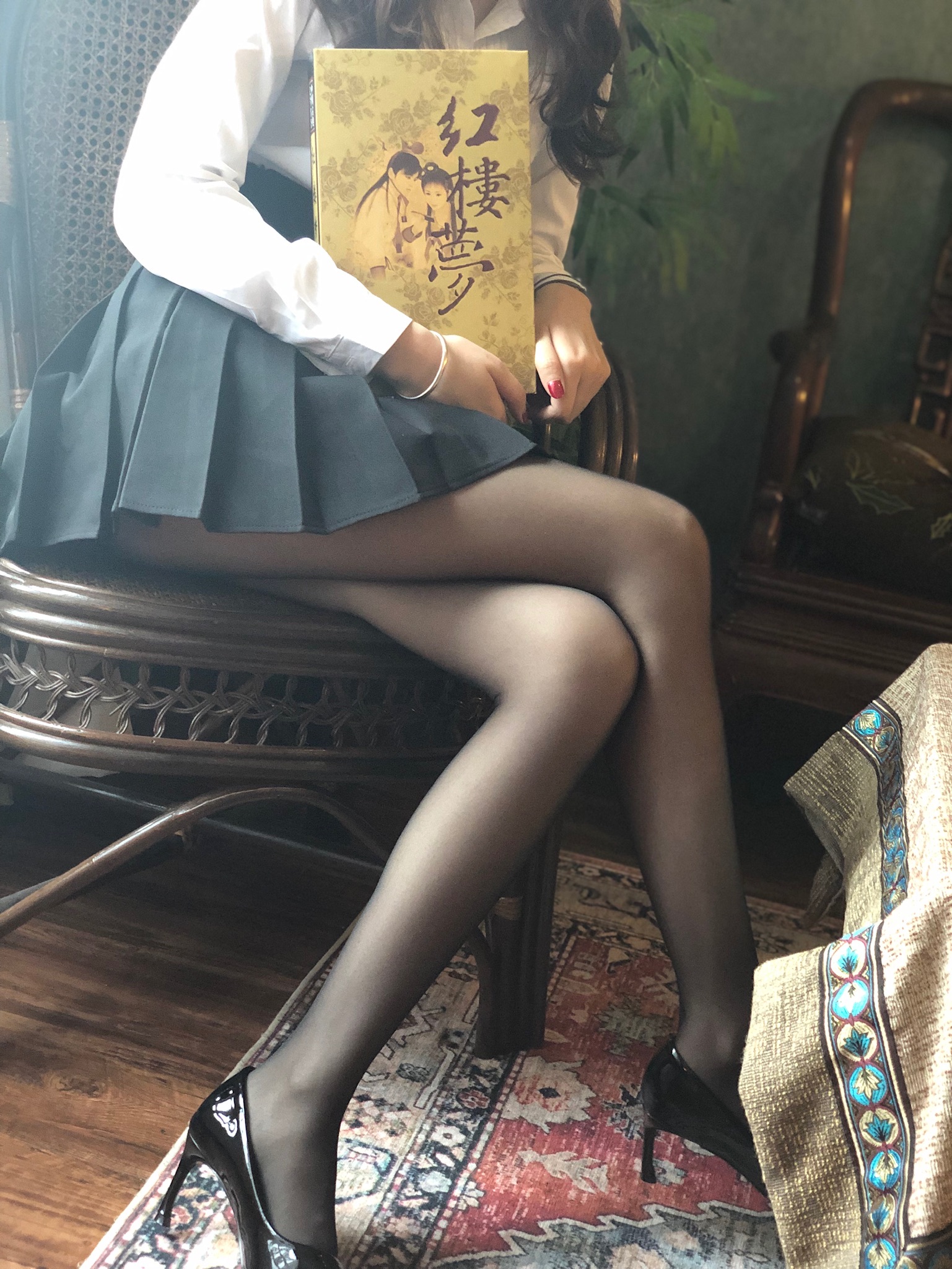梦里一只喵 - 黑色百褶裙第2张图片