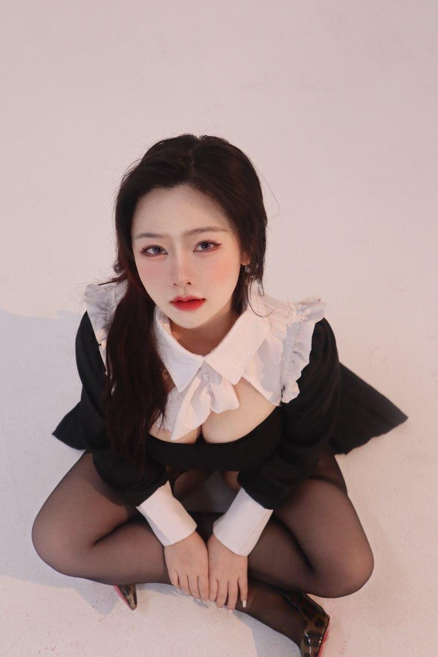 薇蒂WELDI - 开档爆乳修女第4张图片