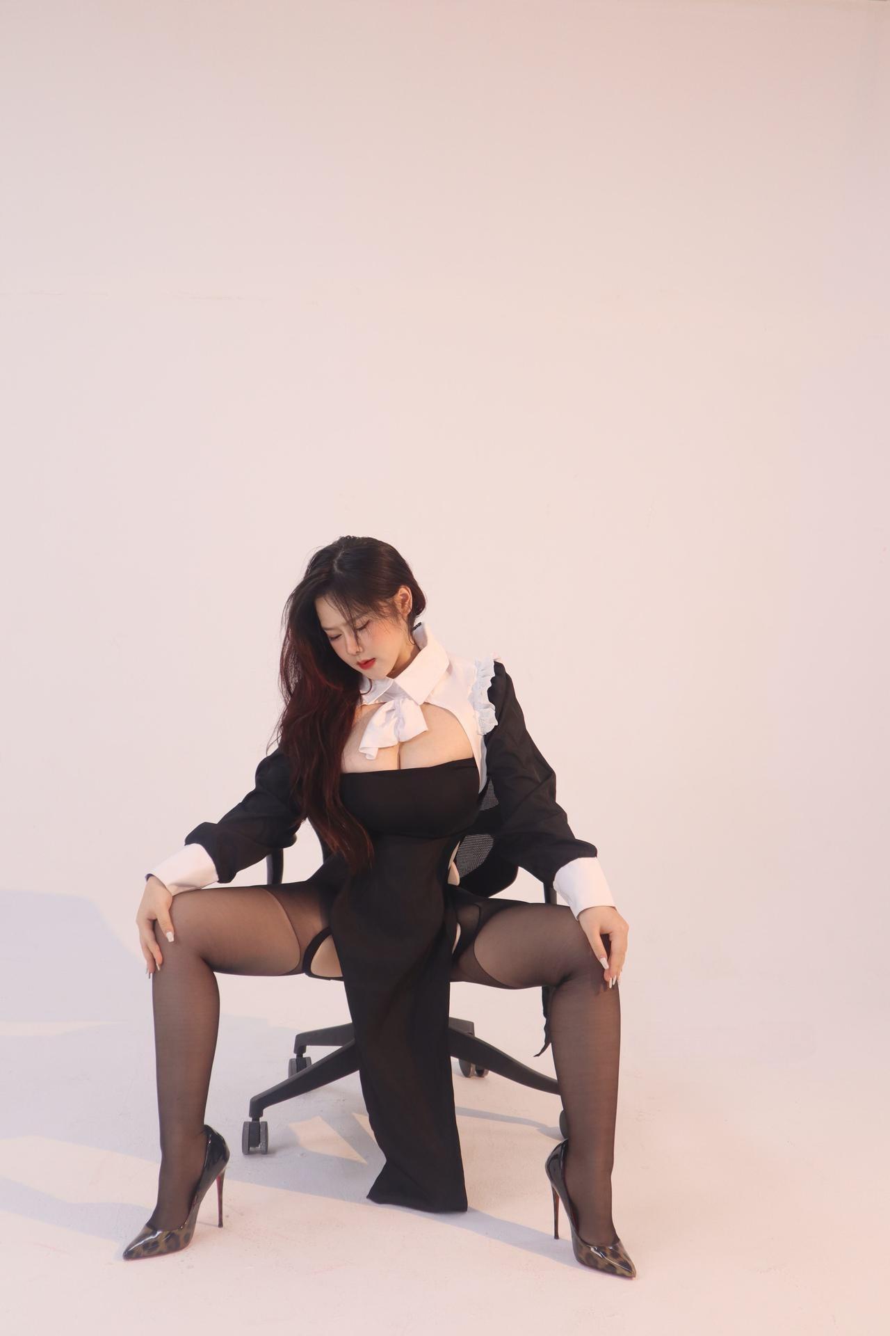 薇蒂WELDI - 开档爆乳修女第6张图片