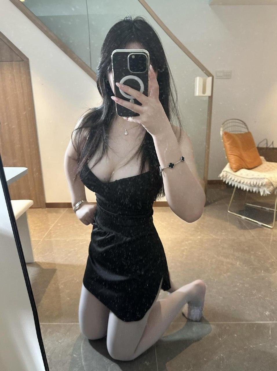 小妮酱紫 - 闪亮V领吊带包臀短裙第6张图片