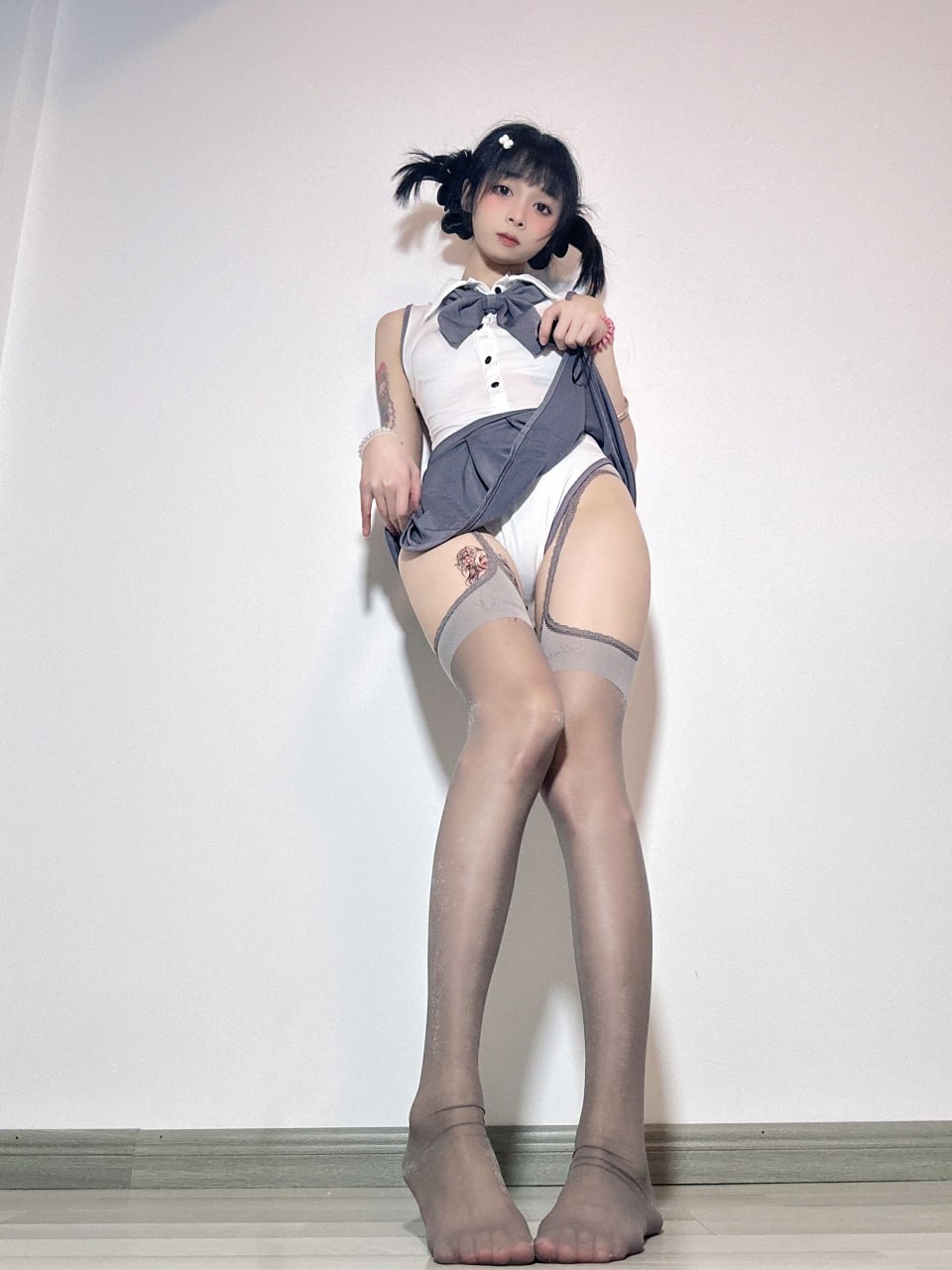 聂傲娇 - 超短裙露背女仆第3张图片