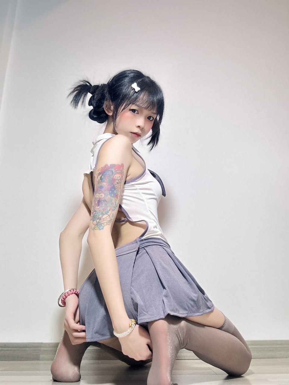 聂傲娇 - 超短裙露背女仆第5张图片