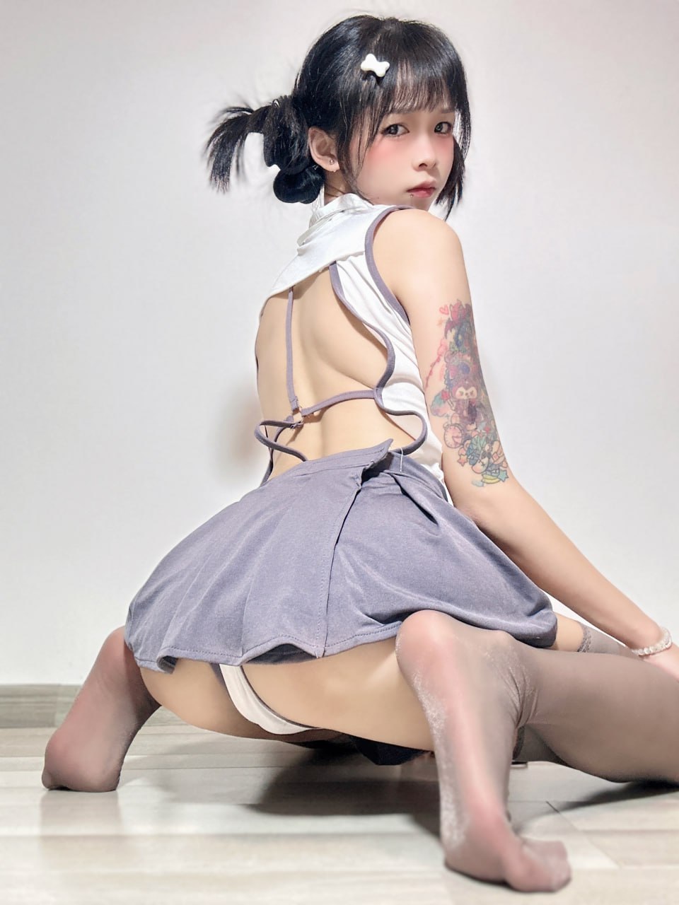 聂傲娇 - 超短裙露背女仆第11张图片