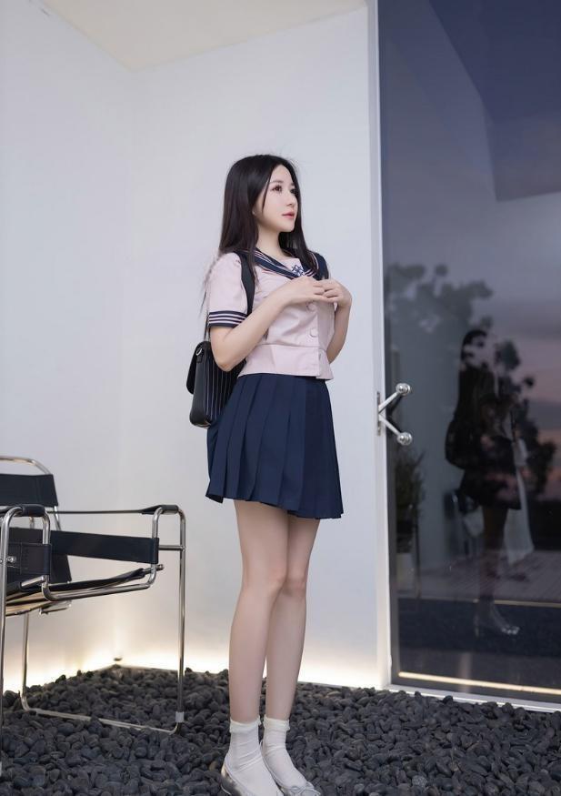 十柒 - 超短裙水手服第3张图片
