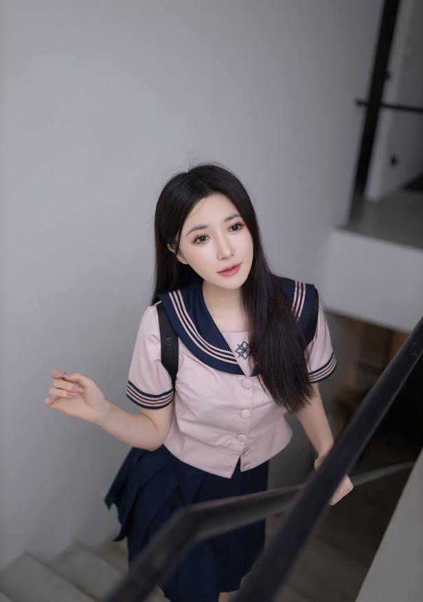 十柒 - 超短裙水手服第2张图片