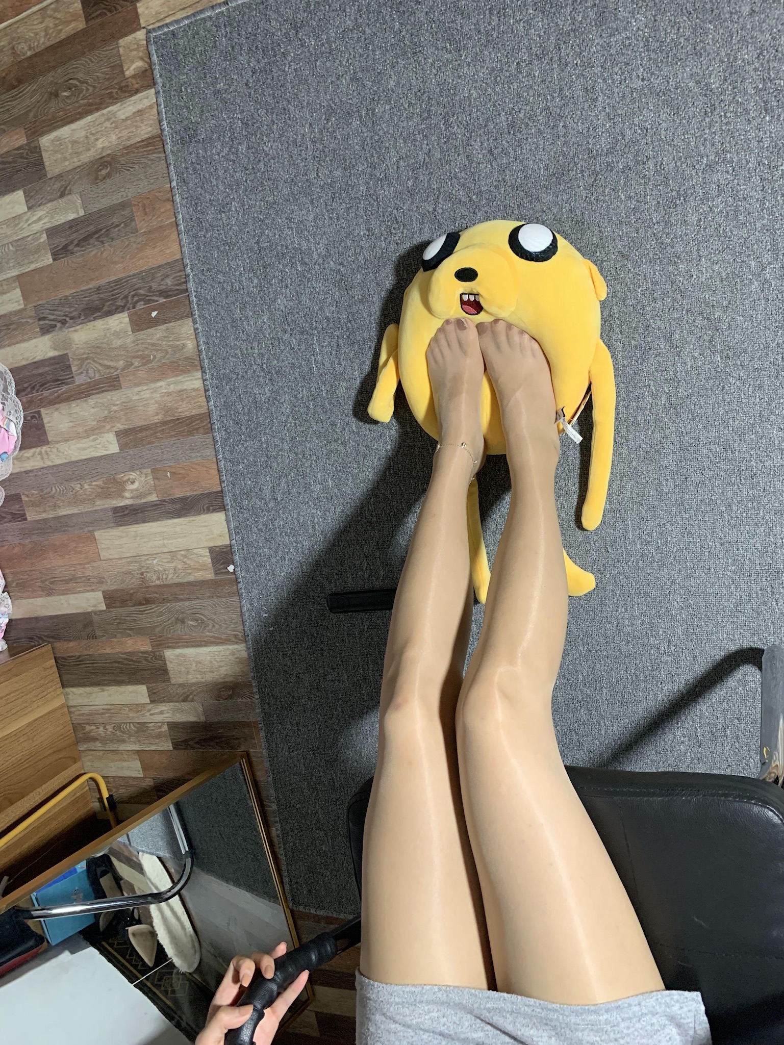 桃脱了 - 灰裙肉丝美腿第1张图片