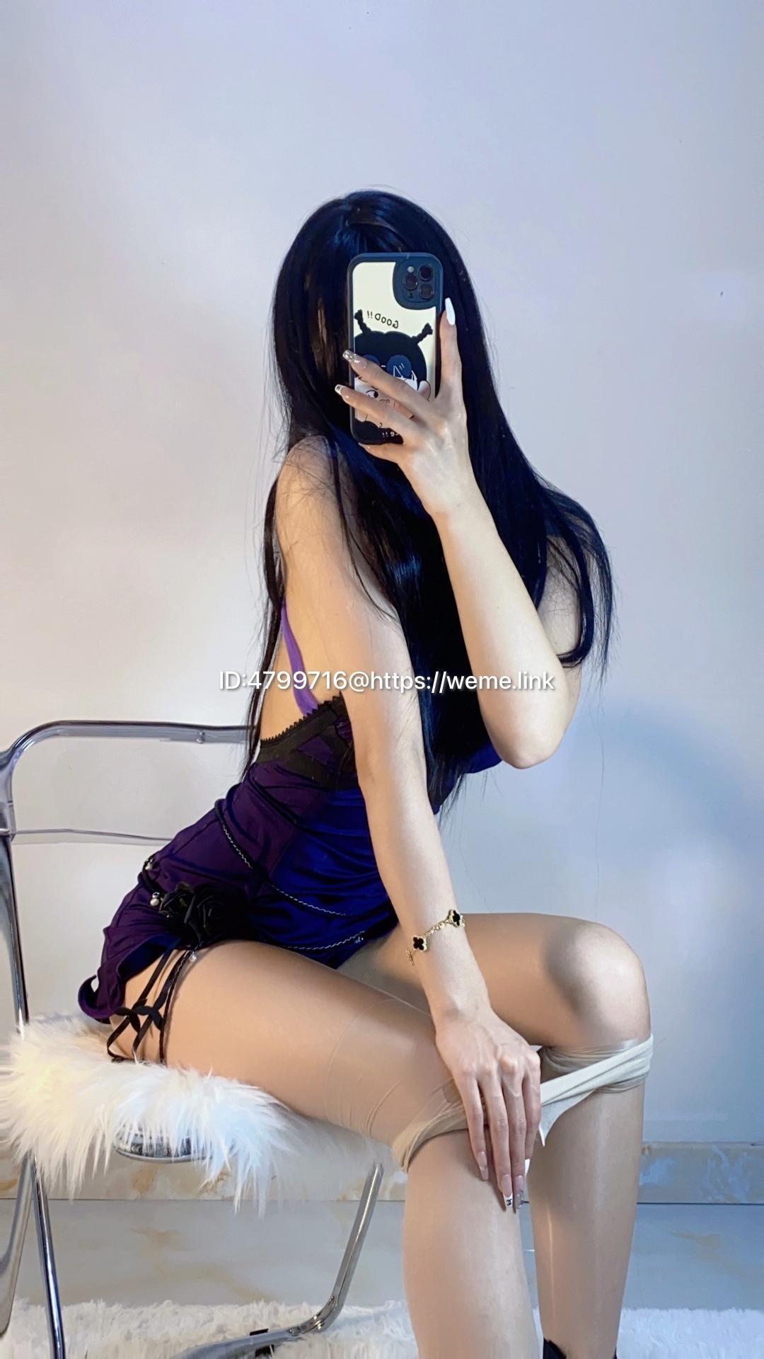 徐绾绾 - 性感紫色吊带蕾丝短裙第10张图片