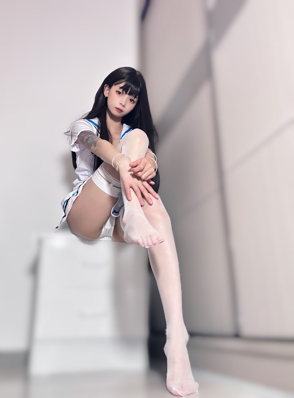 聂傲娇 - 美丽少女的白丝袜第18张图片