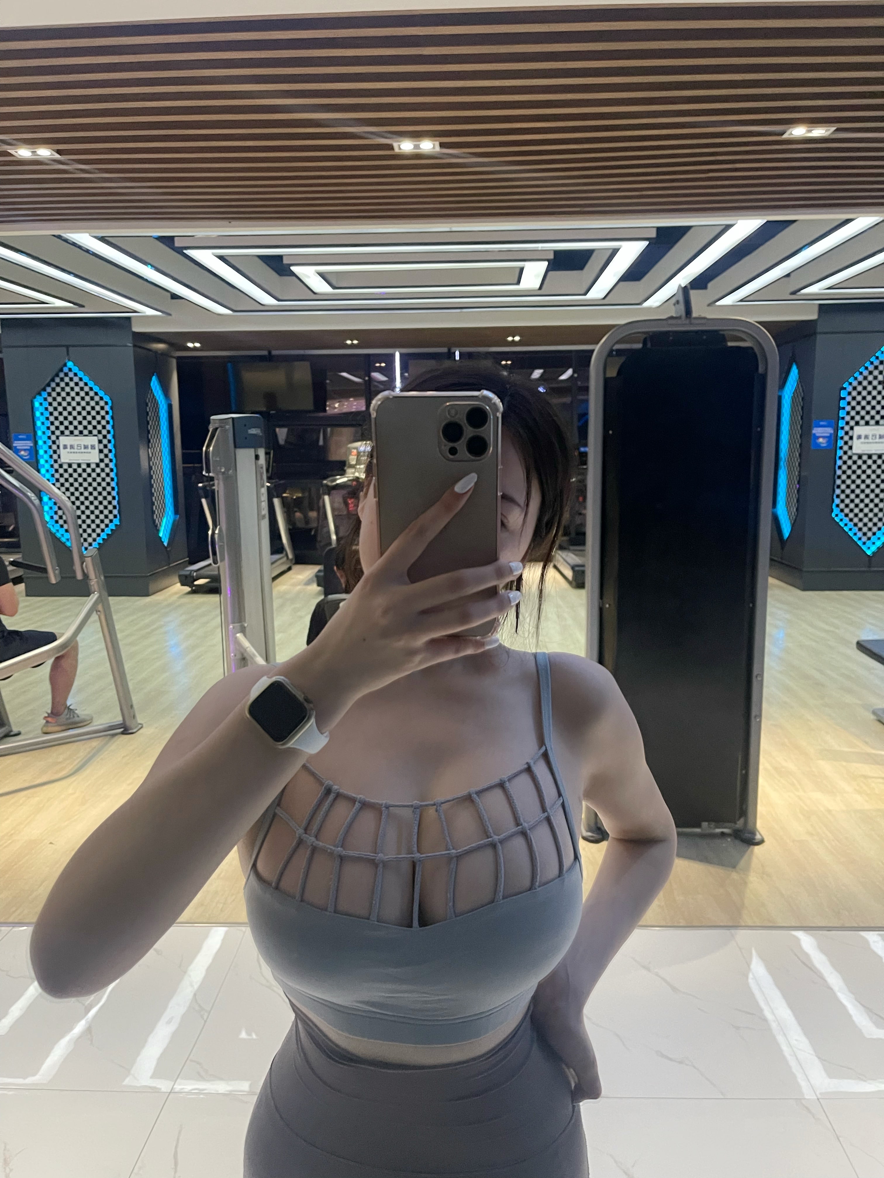 奶宝妹纸 - 健身房的喘息第1张图片