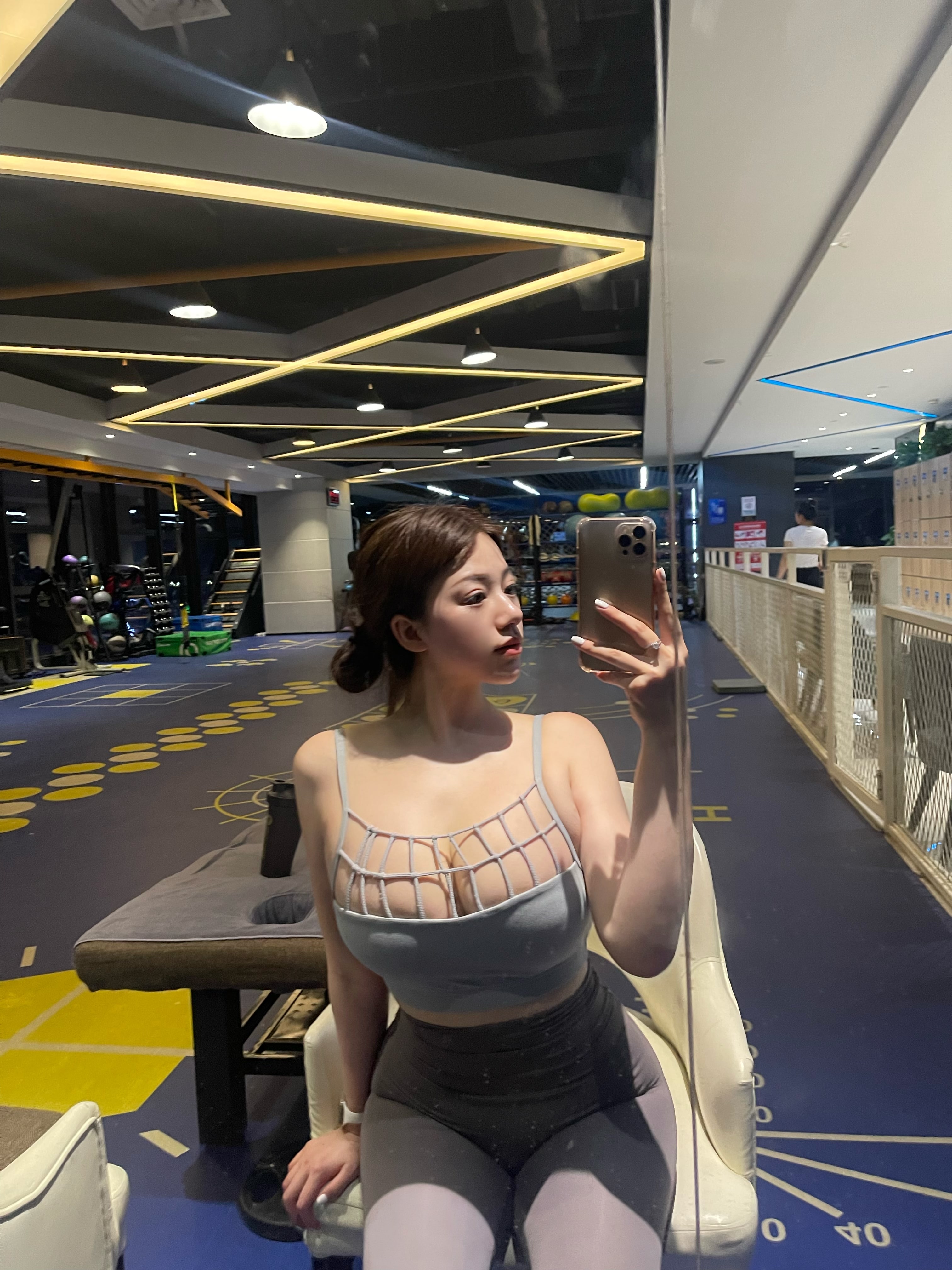 奶宝妹纸 - 健身房的喘息第8张图片