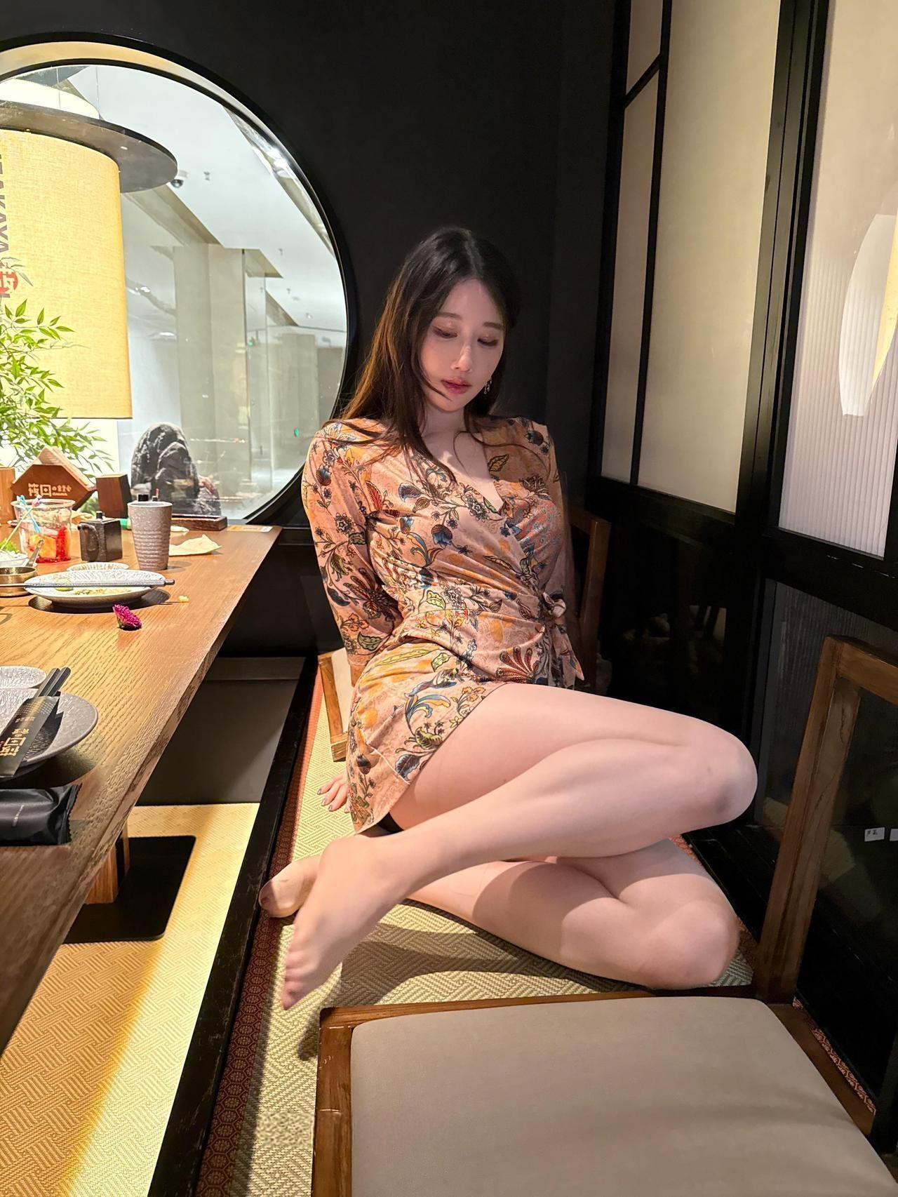 轩子巨二兔 -  旗袍大长腿第7张图片