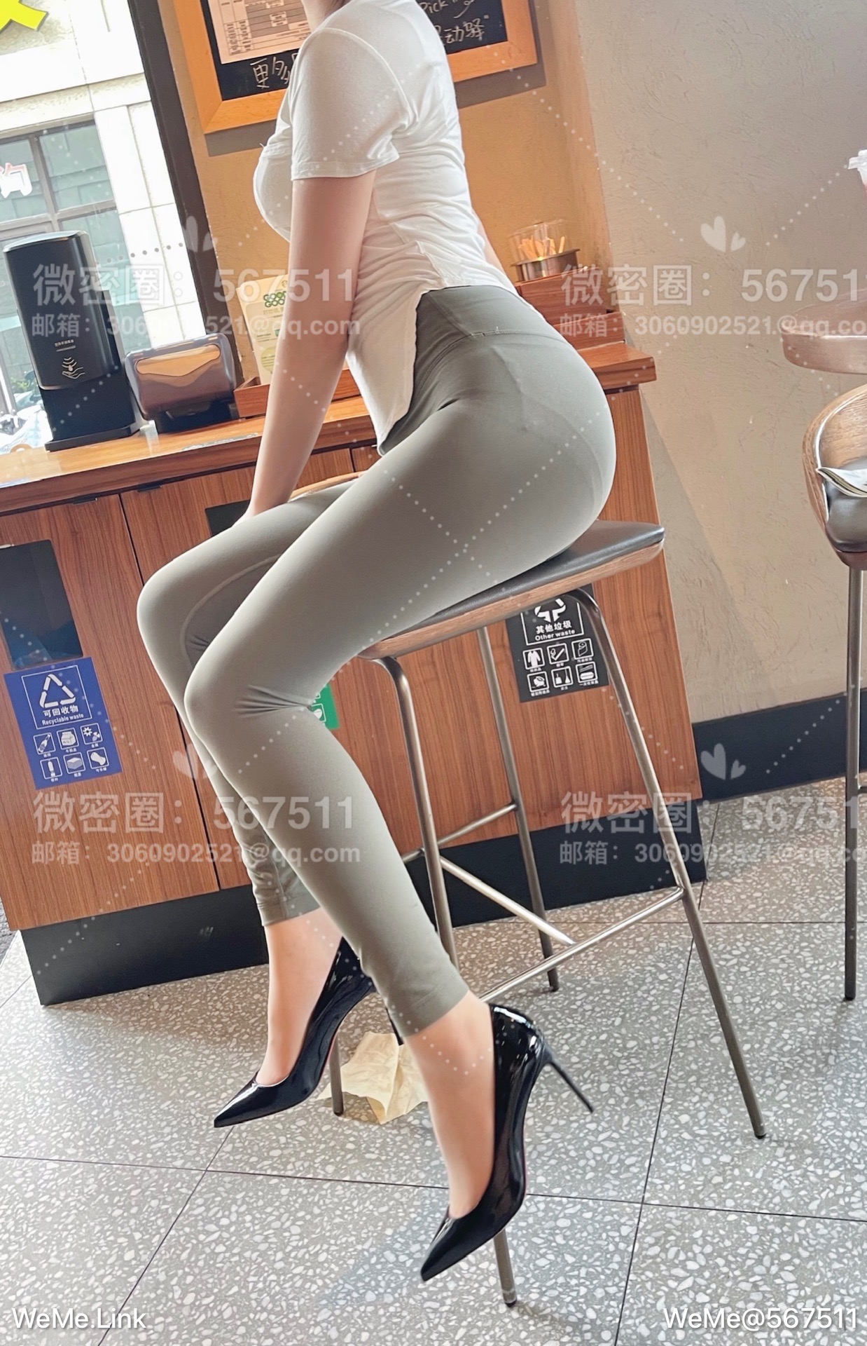 一只哈比猪 - 瑜伽裤套油亮肉丝，cl高跟鞋第15张图片